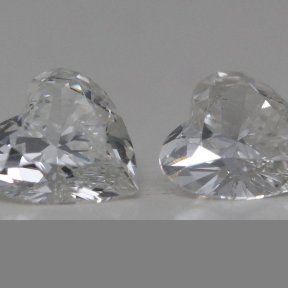 A Pair Of Heart Mined Loose Diamonds 0.67 Ct H Si1 Si2 C50000096